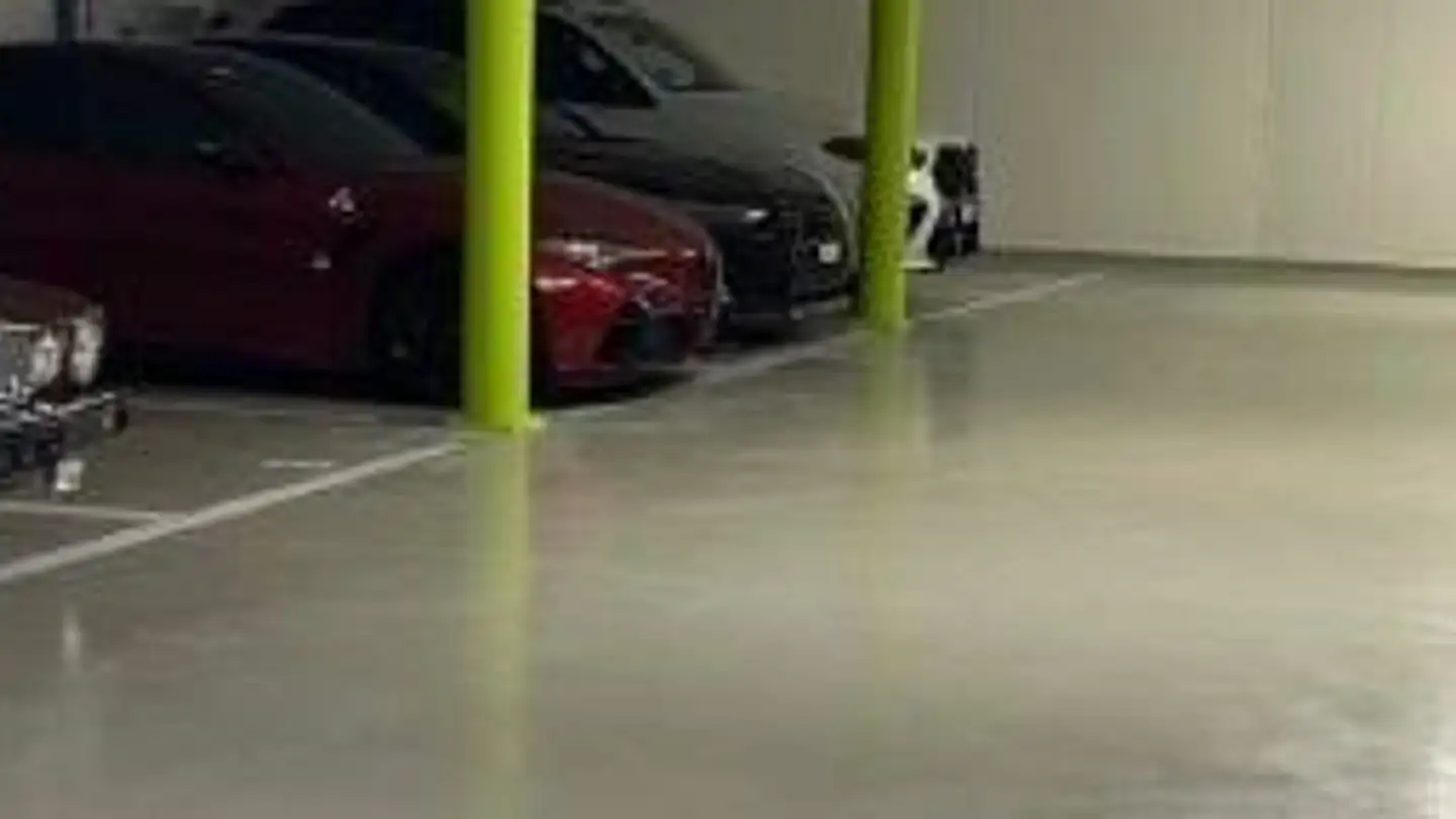 Underground parking space for rent - Zürcherstrasse 4, 8852 Altendorf