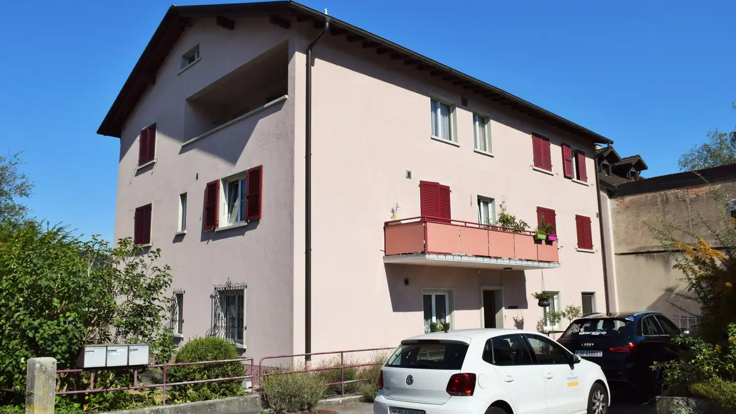 Mixed-use building for sale - 2830 Courrendlin