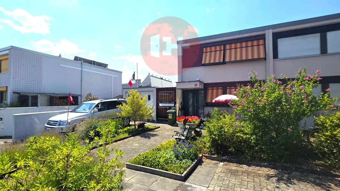 Stepped house for sale - 4153 Reinach BL