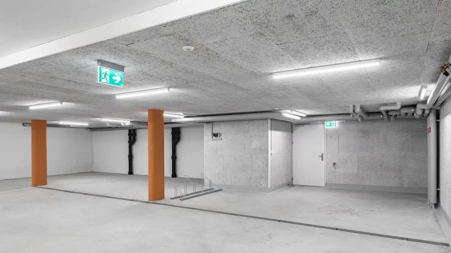 Indoor motorbike parking space for rent - Schaffhauserstrasse 111, 8400 Winterthur