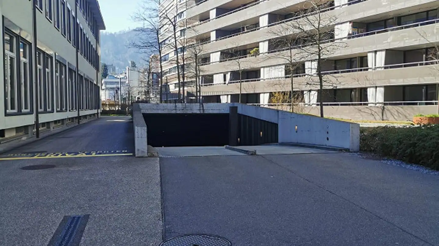 Place de parking souterraine à louer - Manessestrasse 170, 8045 Zürich