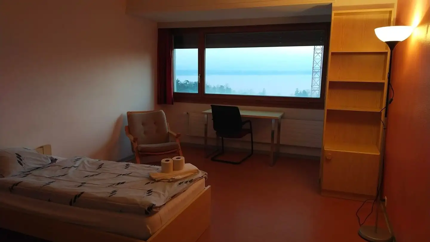 Chambre à louer - Avenue Des Cadolles 21, 2000 Neuchâtel - Photo 2