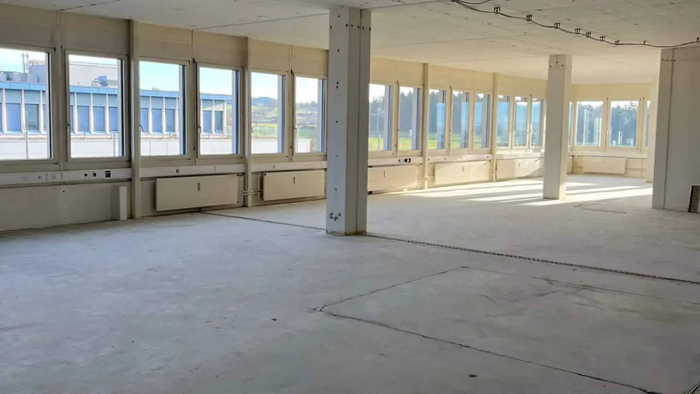 Bürofläche mieten - Chriesbaumstrasse 2, 8604 Volketswil - Foto 2