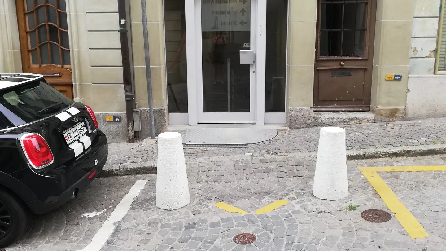 Place de parking couverte à louer - Rue Des Alpes, 1700 Fribourg - Photo 4