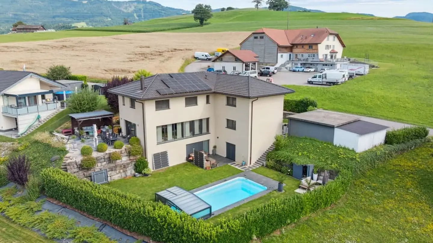 Single house for sale - 1649 Pont-la-Ville