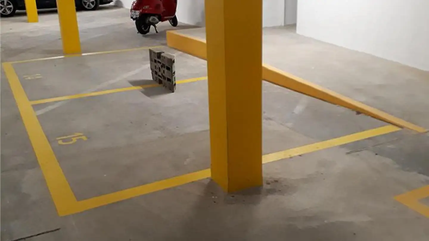 Indoor motorbike parking space for rent - Delsbergerallee 50a, 4053 Basel