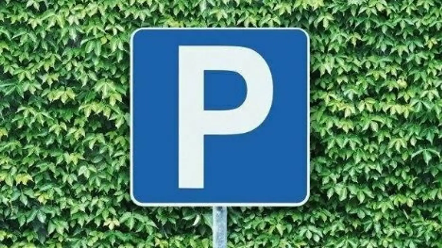 Parcheggio interno per moto in affitto - Heuweg 3, 5032 Aarau Rohr