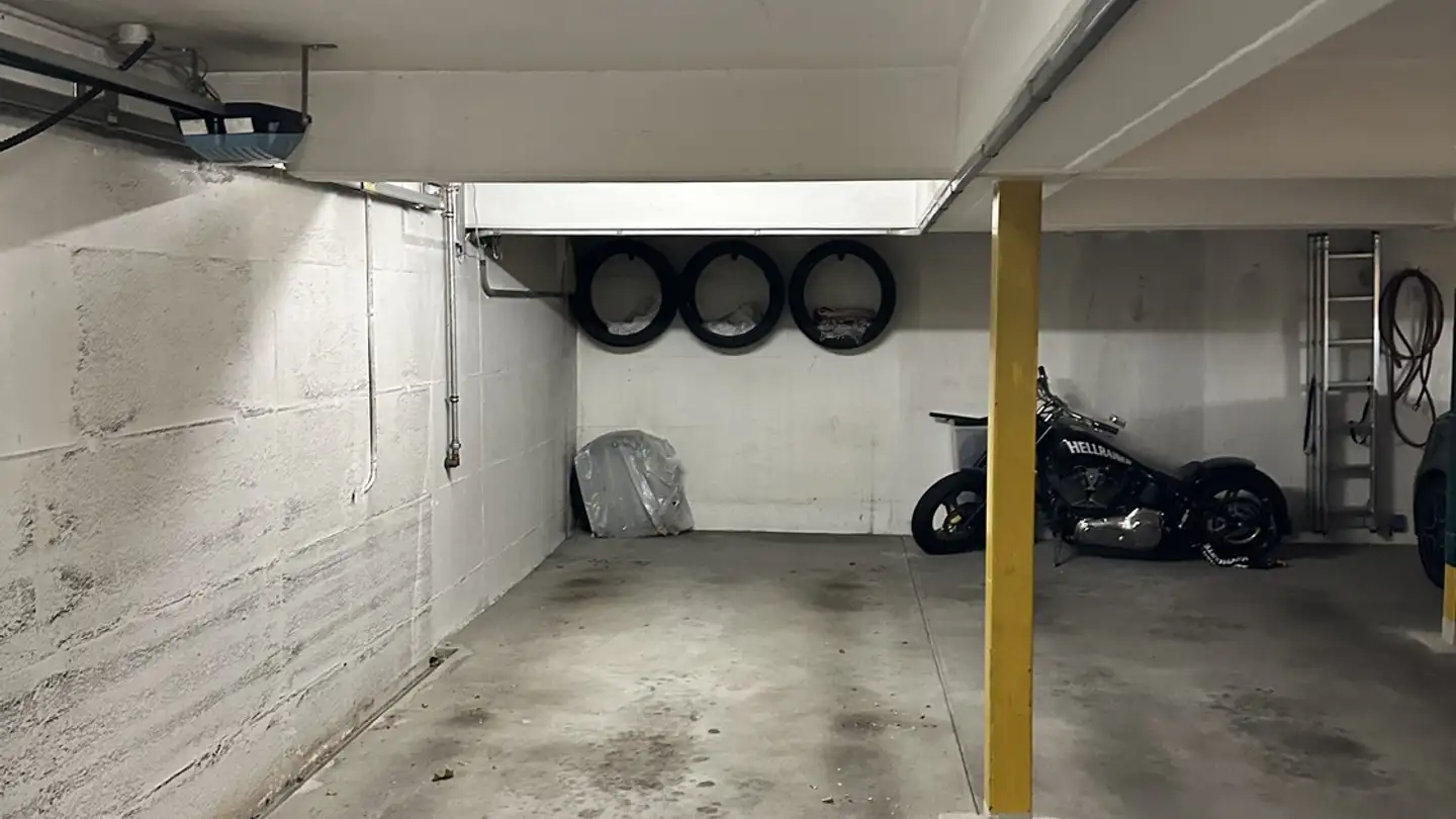 Single garage for rent - Adlibogenstrasse 30, 8155 Niederhasli