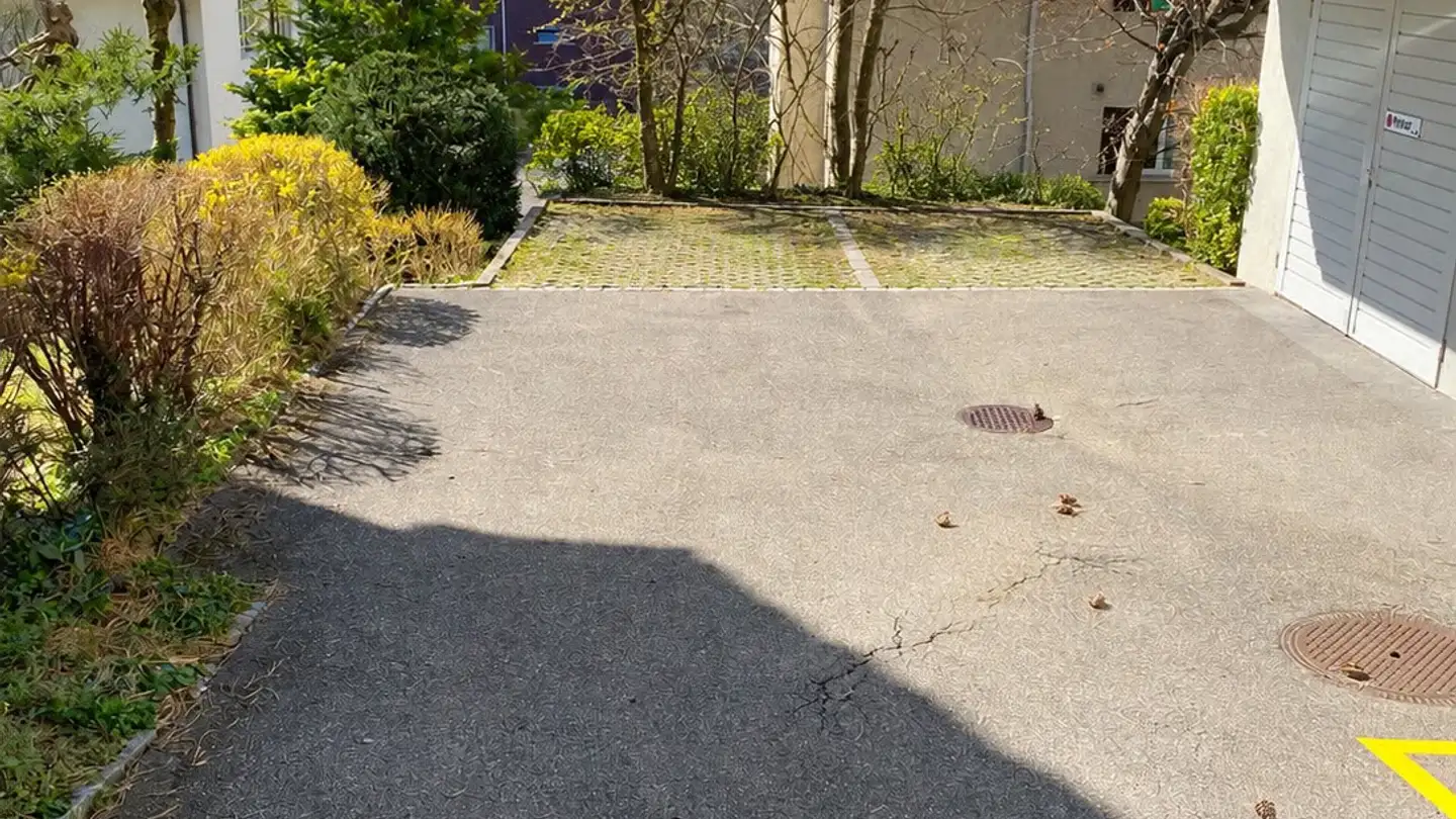 Place de parking extérieure à louer - Regensdorferstrasse 47, 8049 Zürich