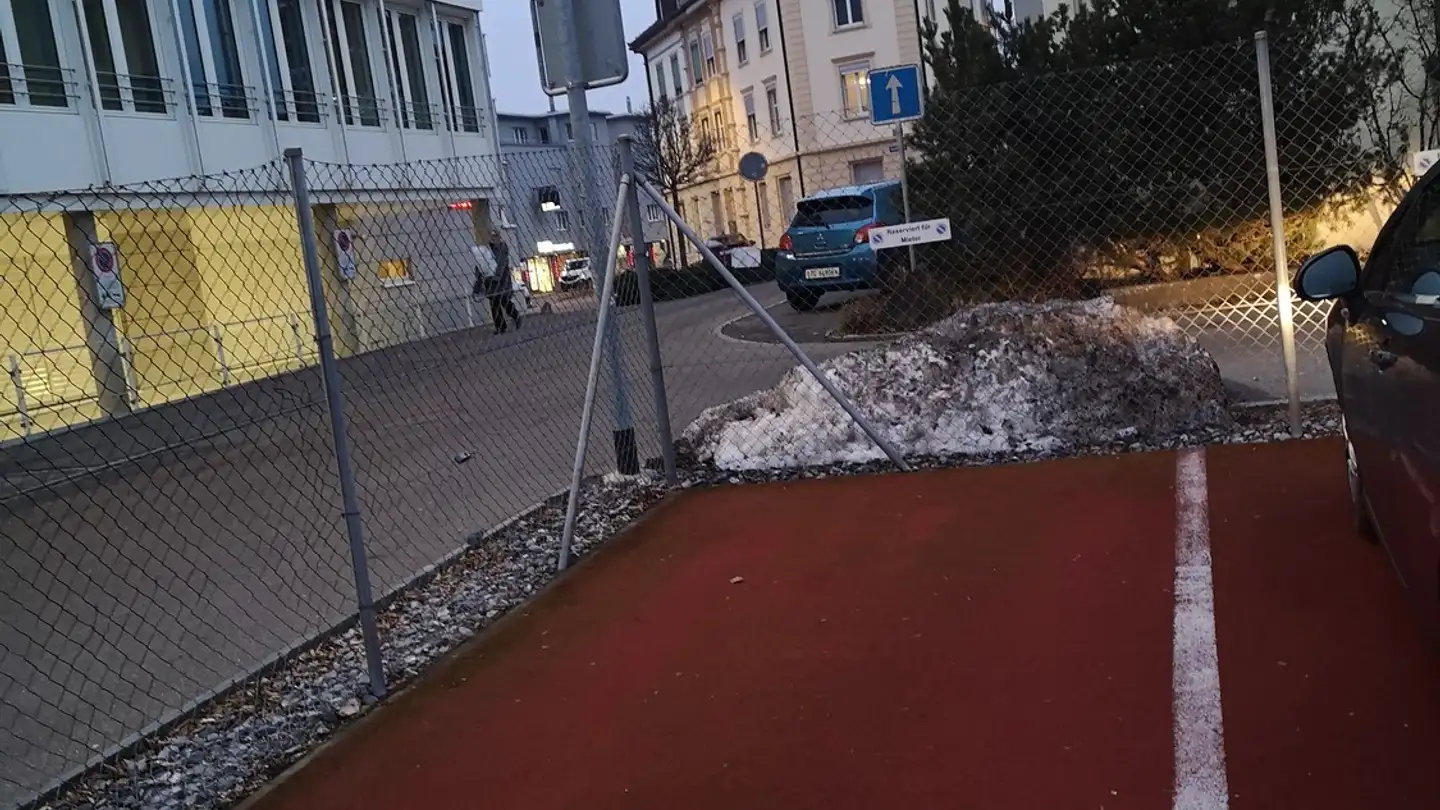 Place de parking extérieure à louer - Dufourstrasse 4, 9500 Wil SG