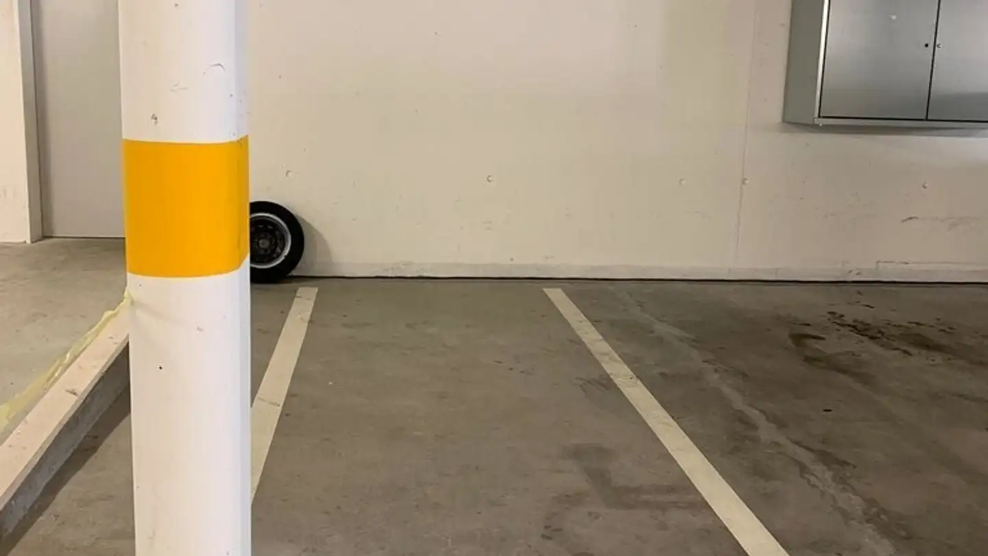 Parcheggio interno per moto in affitto - Zugerstrasse 16, 6030 Ebikon - Photo 3