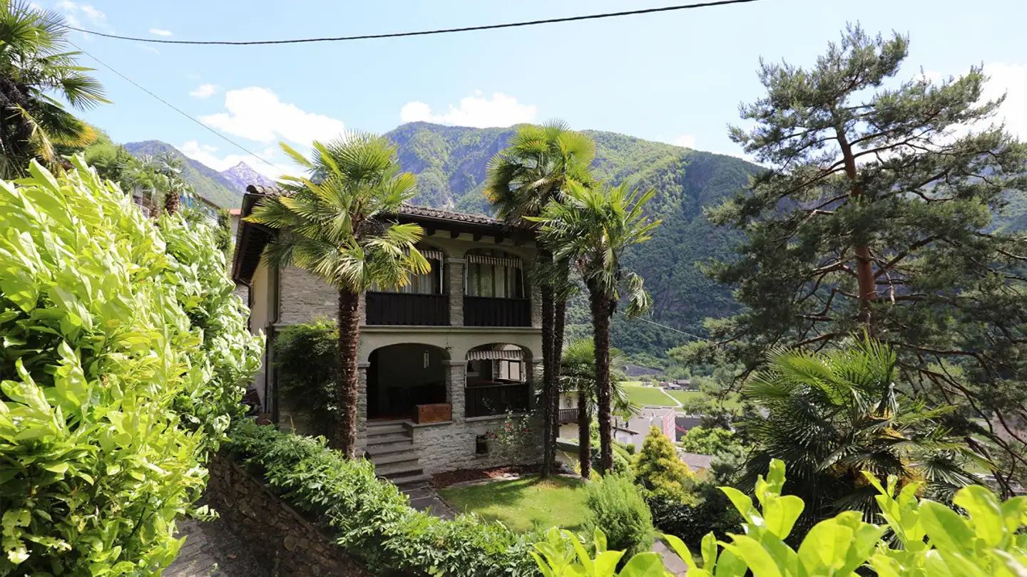Einfamilienhaus kaufen - In Campasc 14, 6535 Roveredo GR
