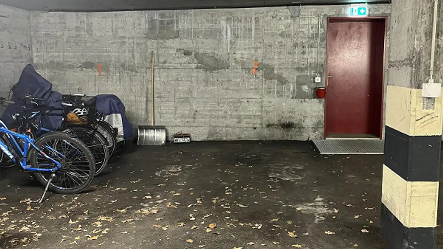 Tiefgaragenstellplatz mieten - Stationsstrasse 10, 7206 Igis - Foto 2