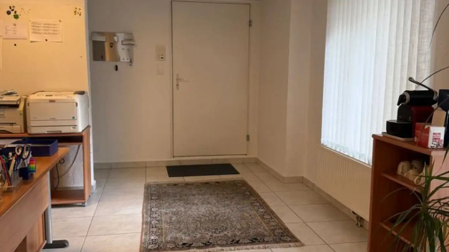 Mixed-use building for rent - Chemin Des Places 2, 2800 Delémont - Photo 2