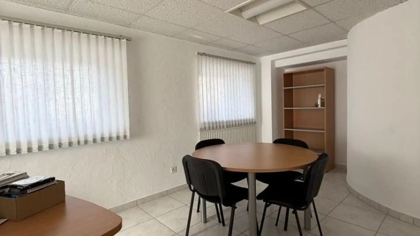 Mixed-use building for rent - Chemin Des Places 2, 2800 Delémont - Photo 3