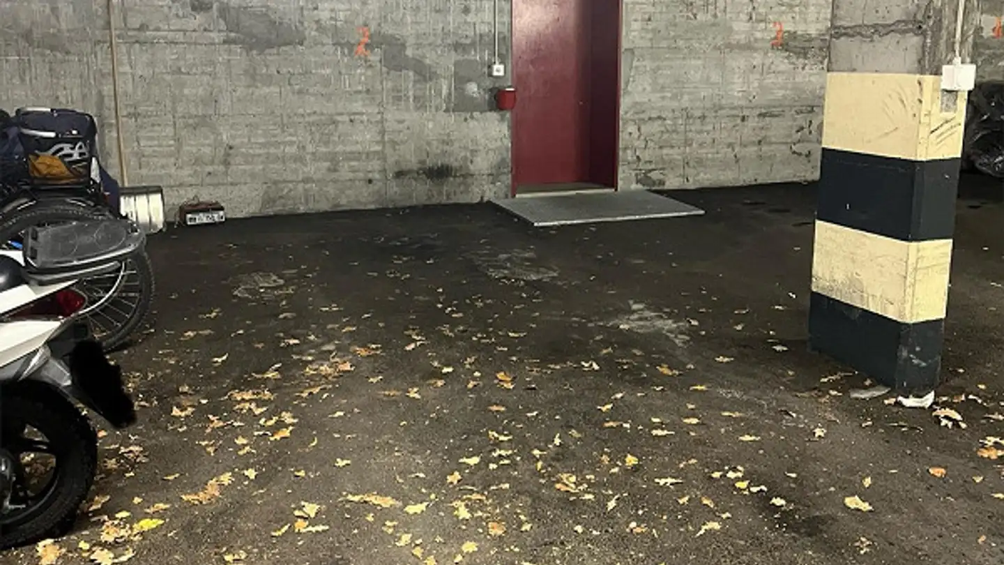 Tiefgaragenstellplatz mieten - Stationsstrasse 10, 7206 Igis - Foto 3