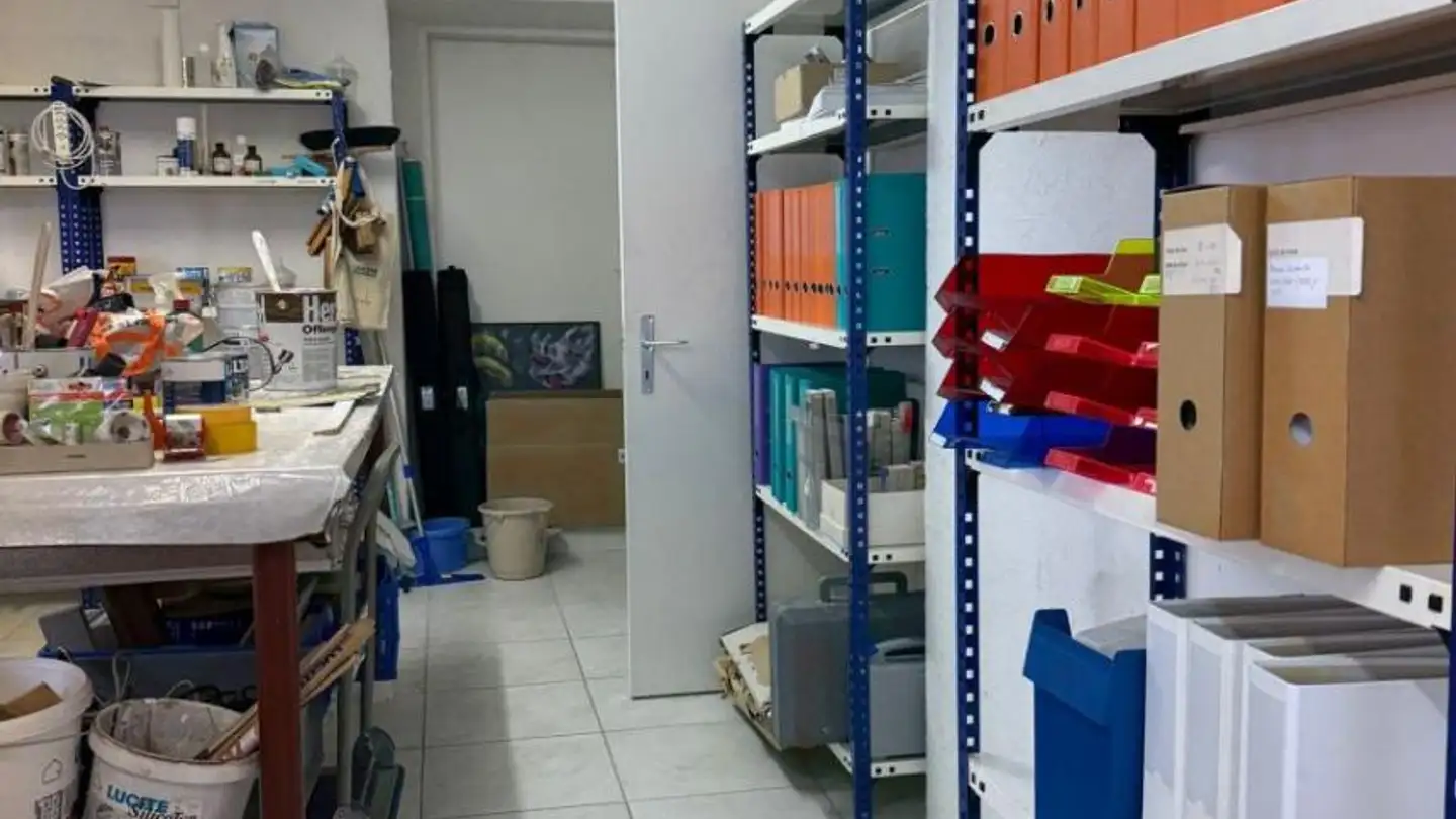 Mixed-use building for rent - Chemin Des Places 2, 2800 Delémont - Photo 4