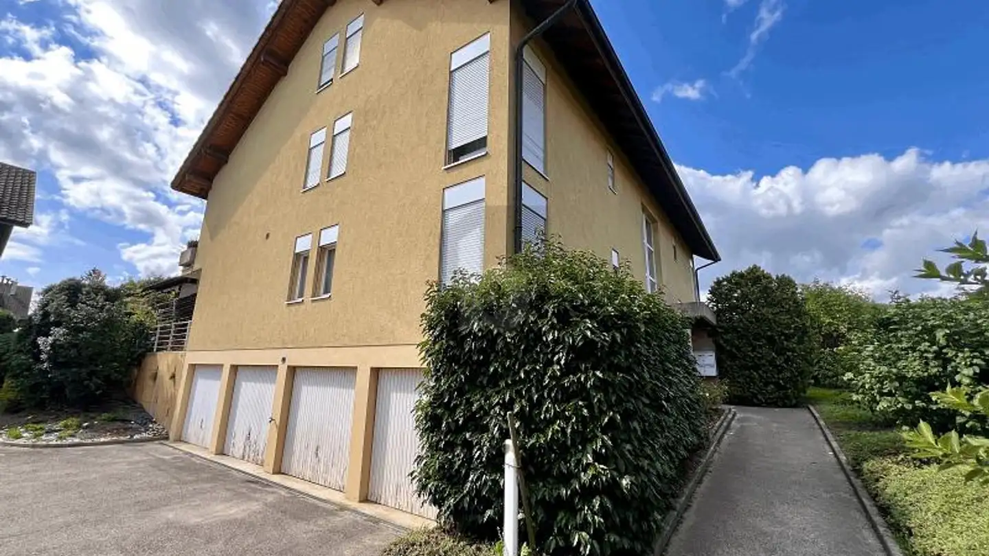 Attique à louer - 1195 Bursinel