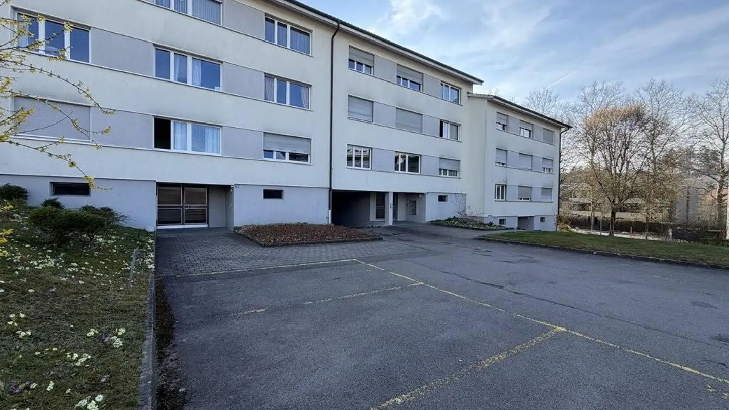 Überdachter Motorradparkplatz mieten - Hübelistrasse 22, 3098 Schliern b. Köniz