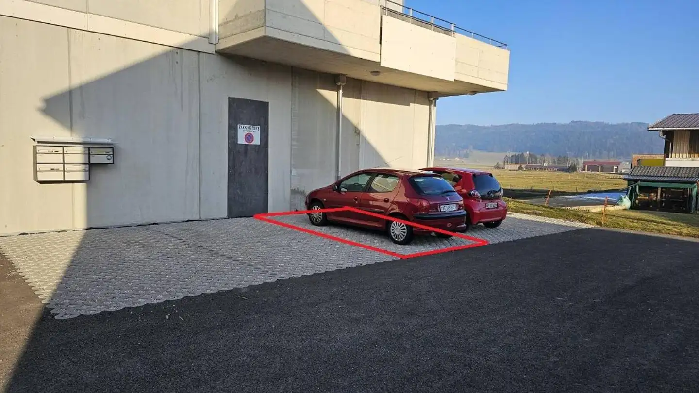 Place de parking extérieure à louer - Chemin Des Bouleaux 4, 2316 Les Ponts-de-Martel - Photo 2