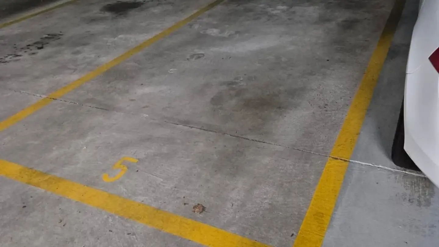 Tiefgaragenstellplatz mieten - Kurzelängeweg 26, 4123 Allschwil