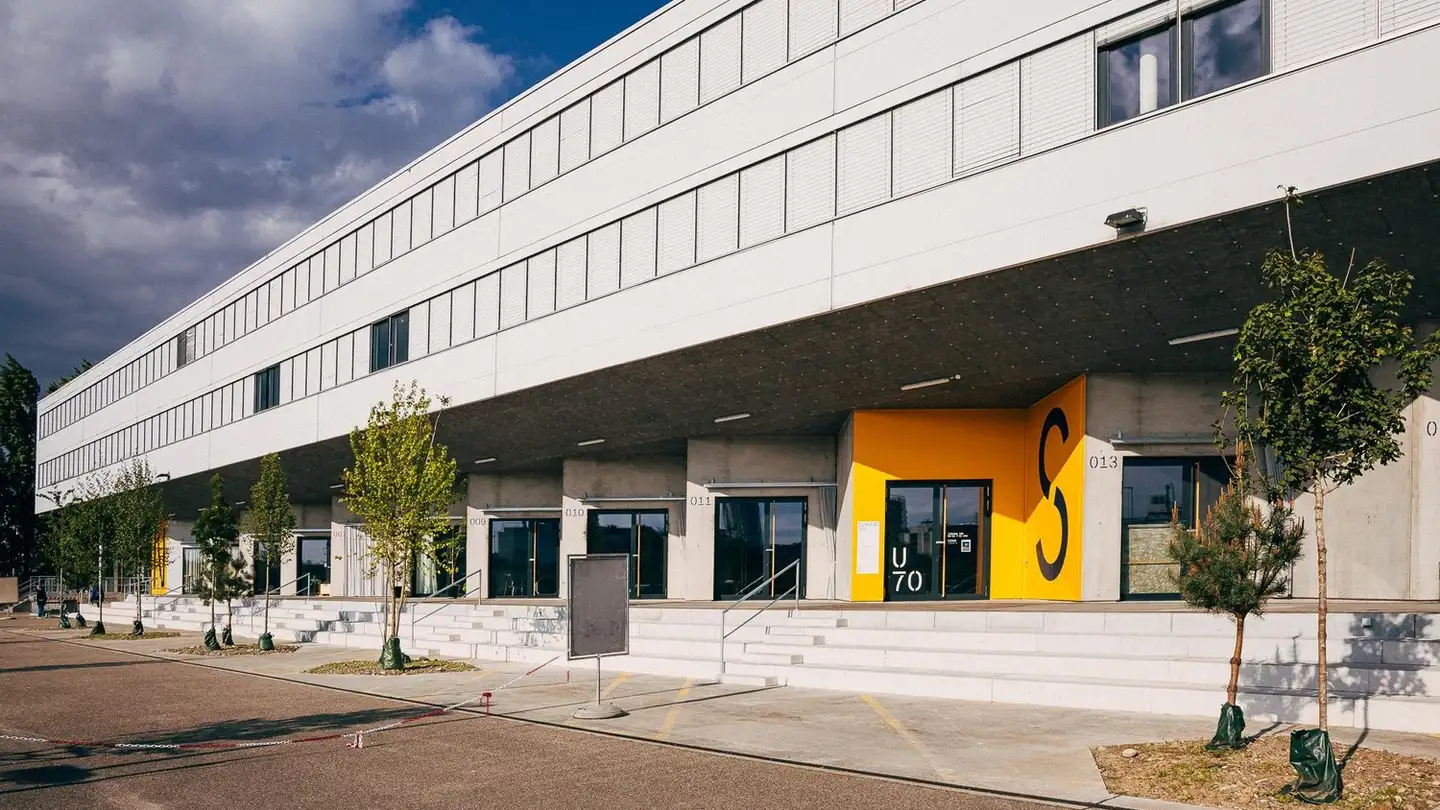 Commercial à louer - Uferstrasse 70, 4057 Basel