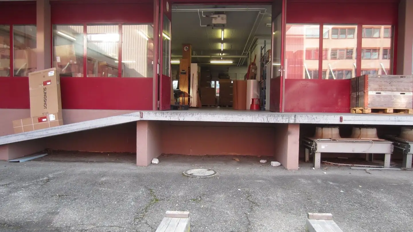 Storage space for rent - Ruessenstrasse 16, 6340 Baar