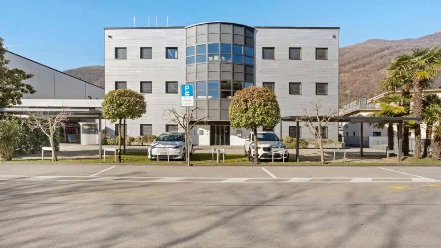 Industrial property for rent - 6930 Bedano - Photo 3