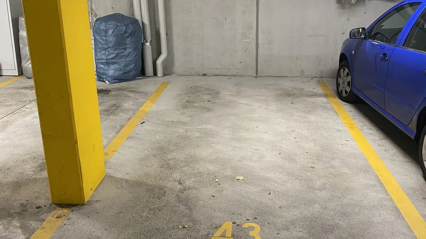 Place de parking extérieure à louer - Fallwiesenstrasse 19, 8152 Glattbrugg