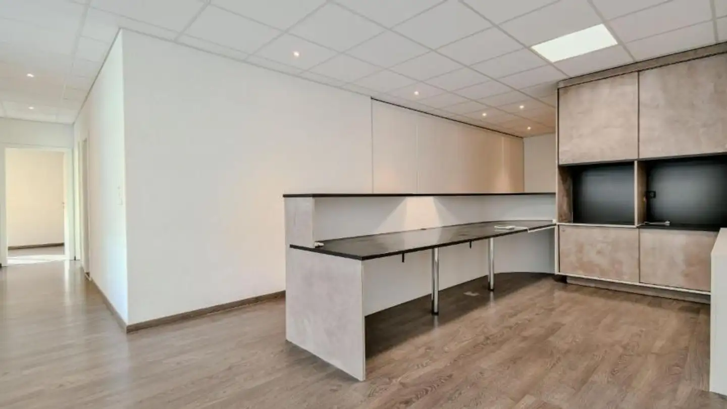 Shop for sale - 1870 Monthey