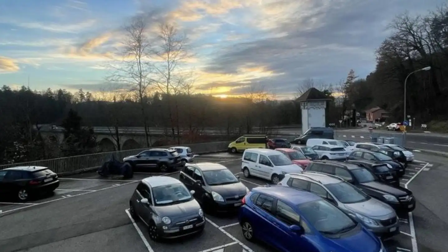 Place de parking extérieure à louer - Route de la Glâne 161, 1752 Villars-sur-Glâne