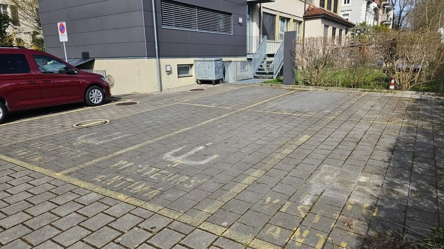 Outdoor parking space for rent - Chemin Ritter / Ritterweg, 2502 Biel/Bienne - Photo 2