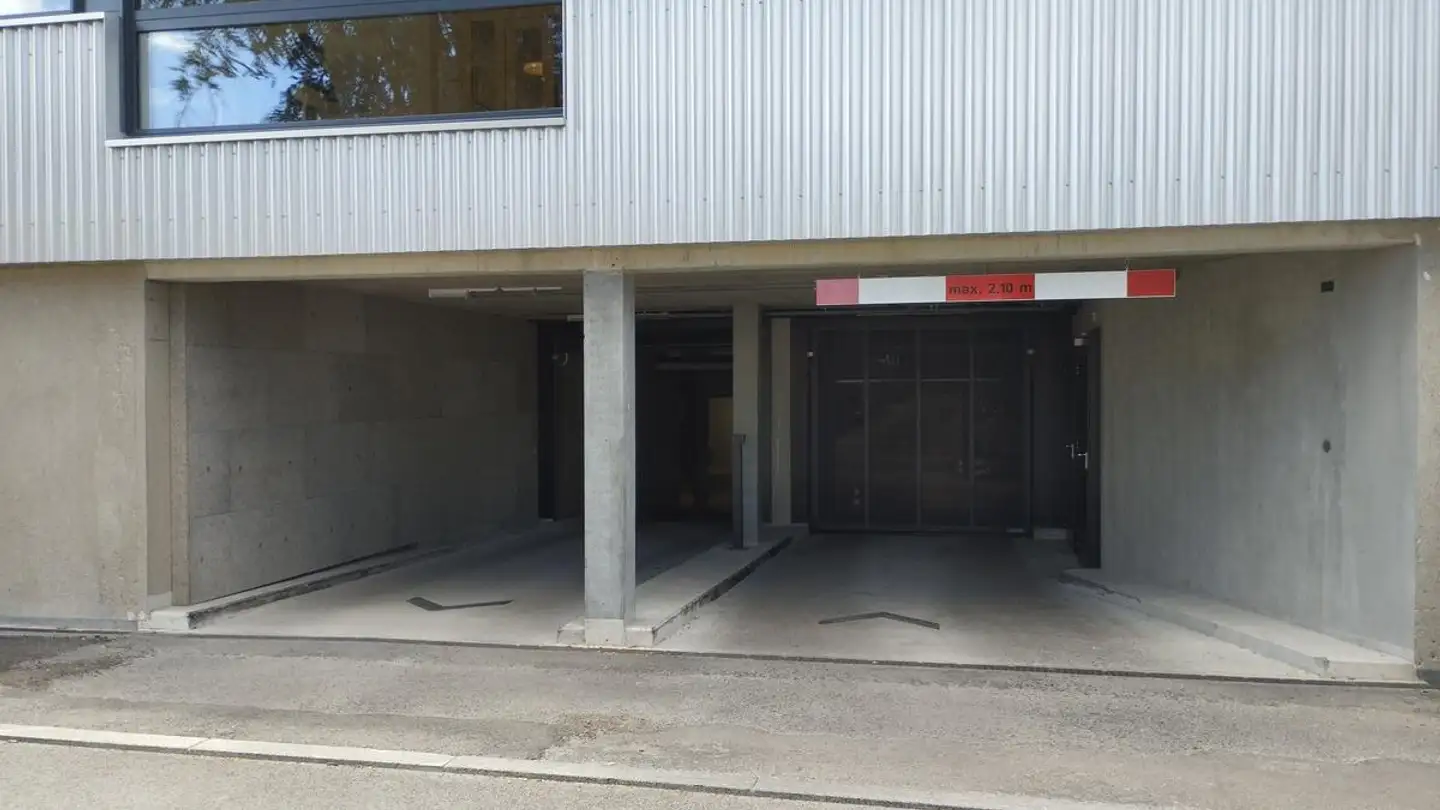 Place de parking intérieure pour moto à louer - Rue De La Combe 15, 1196 Gland