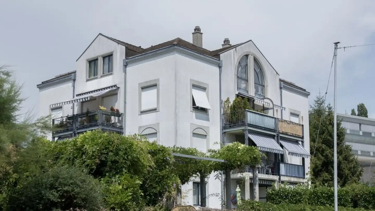 Outdoor parking space for rent - Avenue Du Château 10, 1008 Prilly