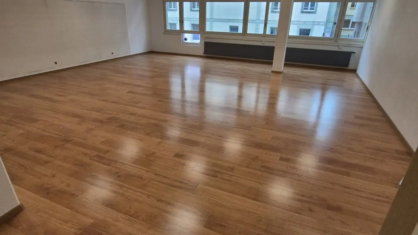 Commercial à louer - Rue Jardinière 71, 2300 La Chaux-de-Fonds