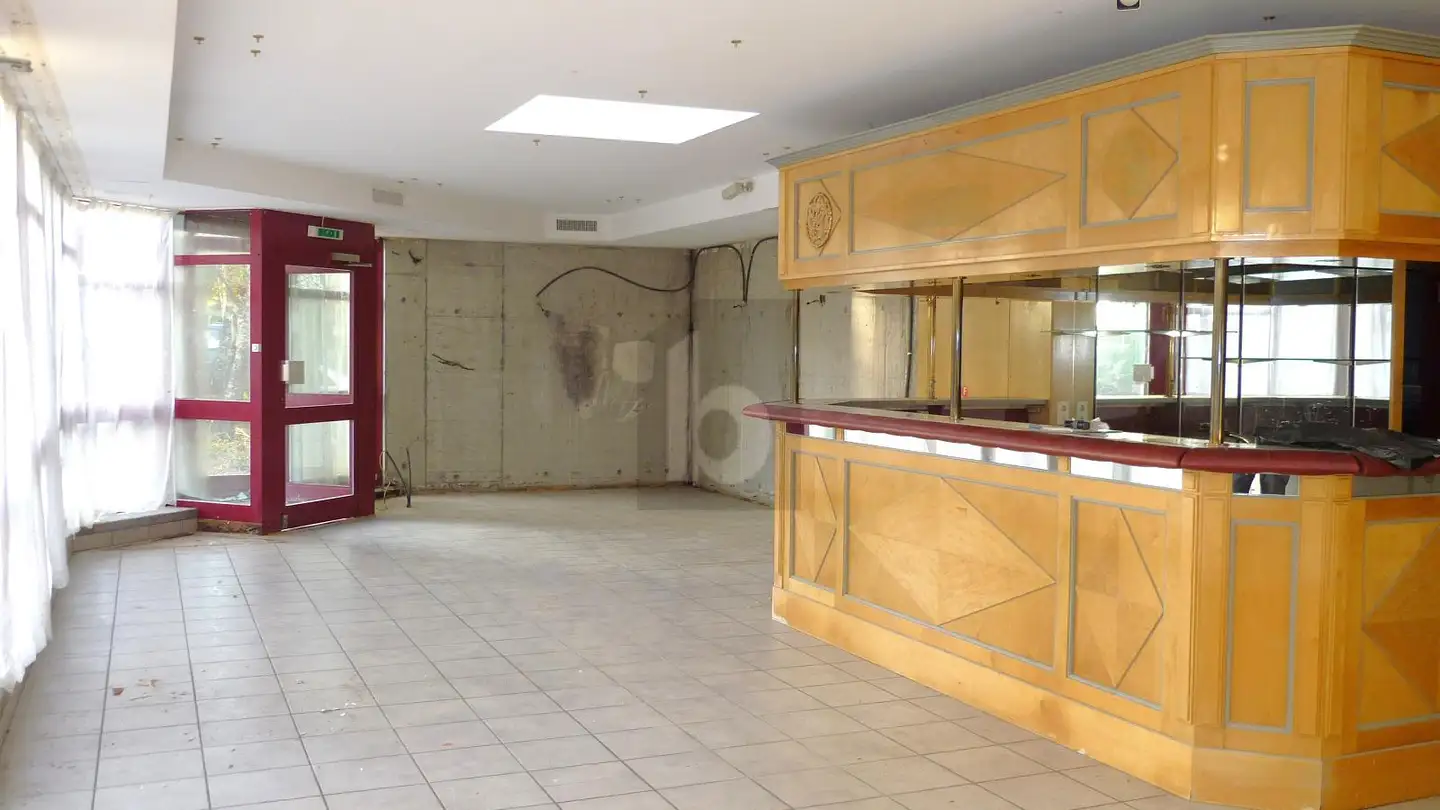 Mixed-use building for rent - 1073 Savigny