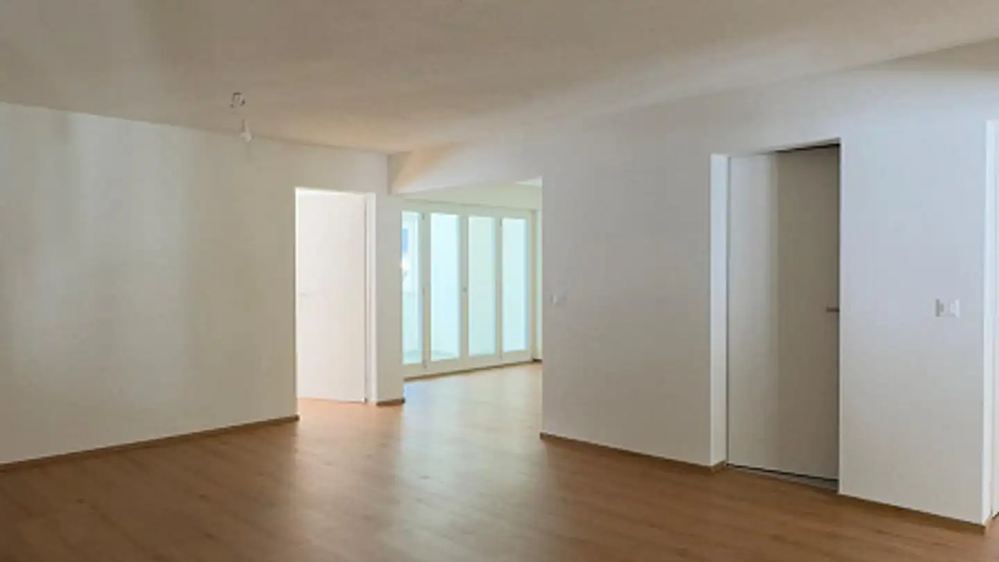 Appartement à louer - Via Nova 86, 7013 Domat/Ems