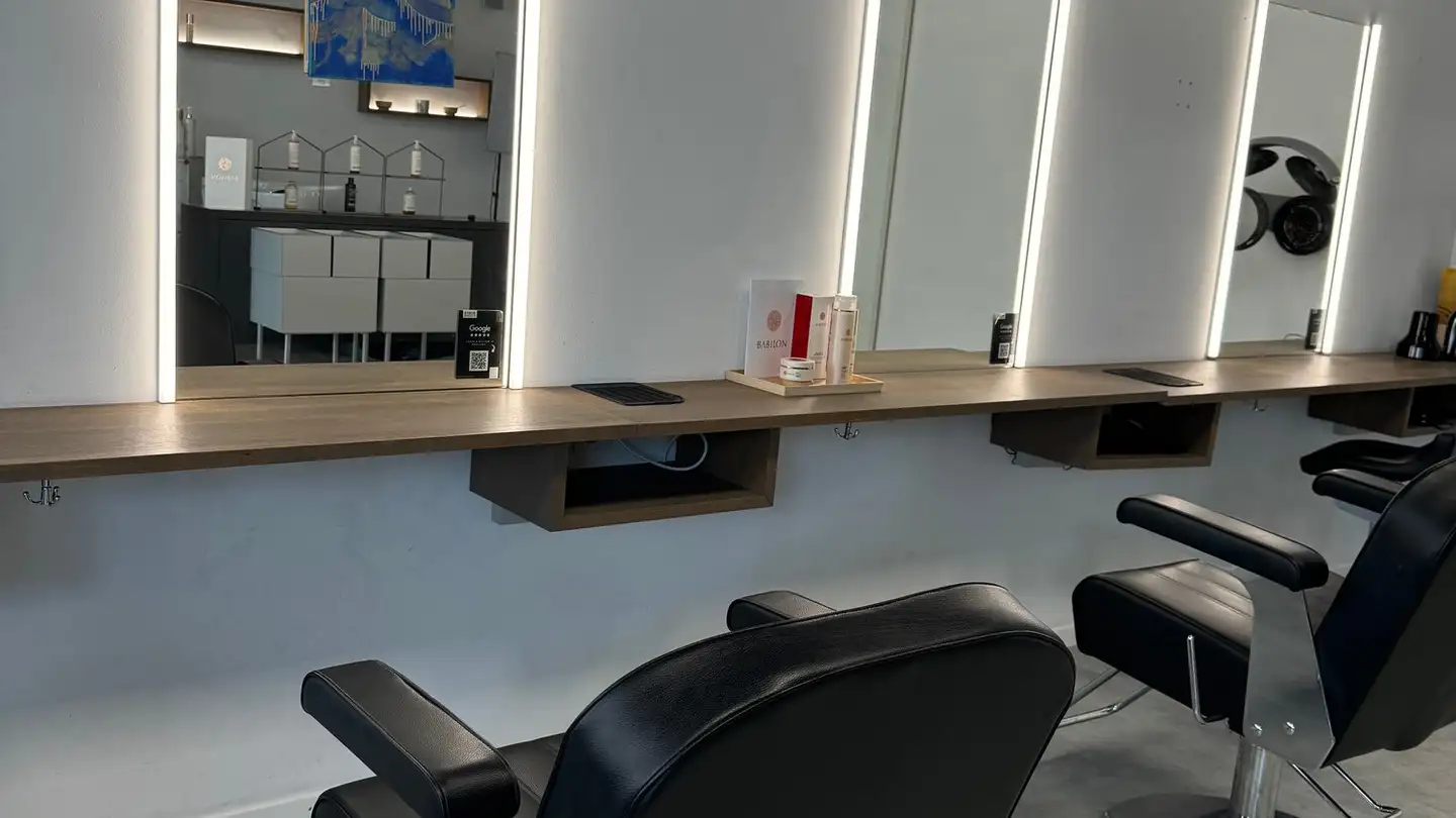 Commercial à louer - Badenerstrasse 575, 8048 Zürich