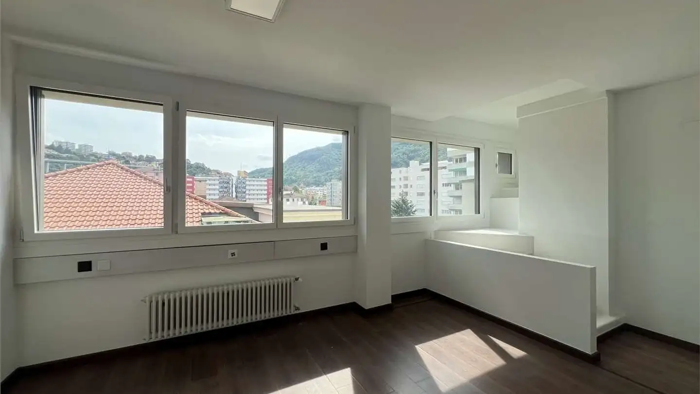 Spazio ufficio in affitto - Via Alessandro Volta 16, 6830 Chiasso - Foto 2