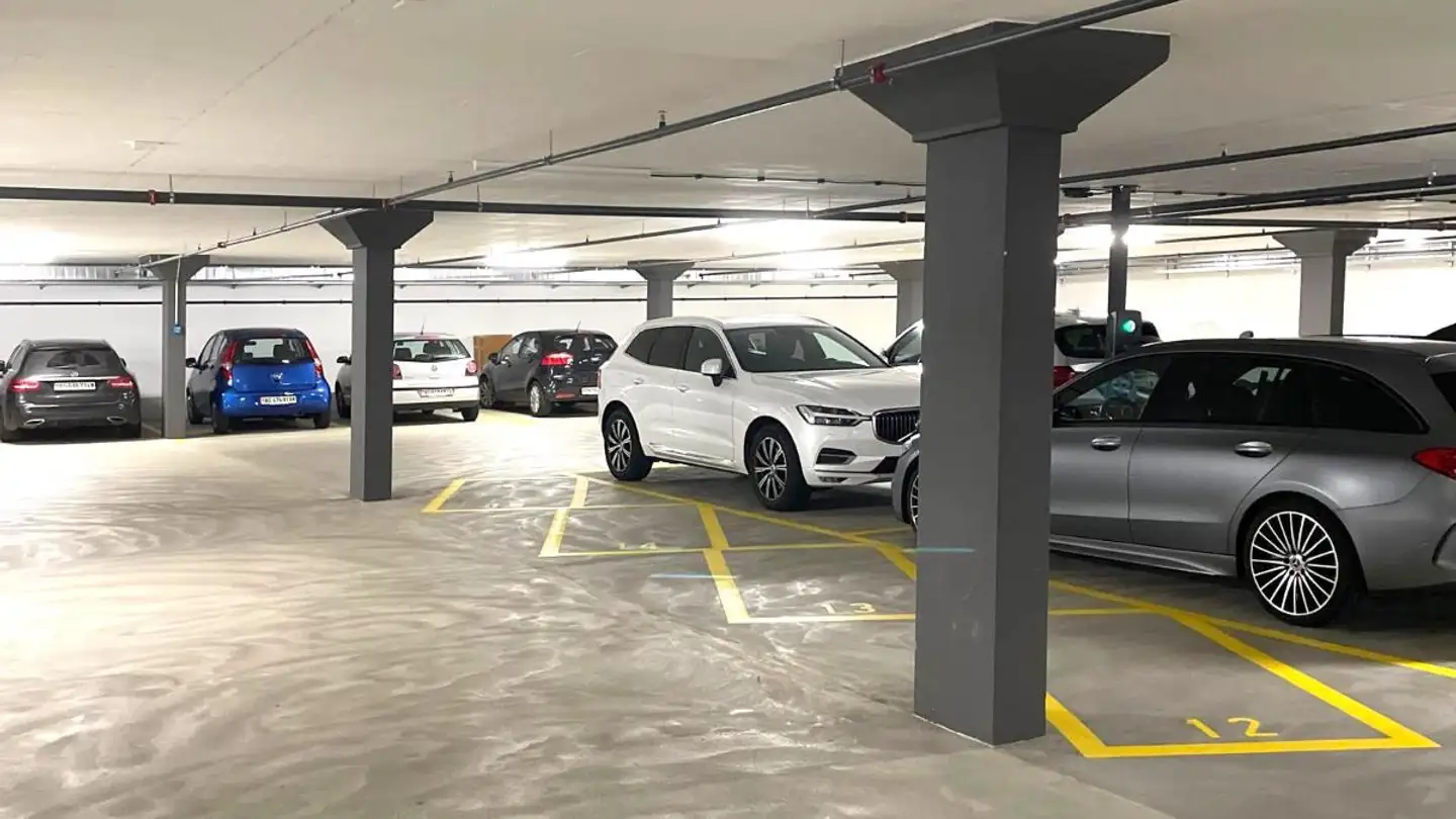 Parcheggio interno per moto in affitto - Wasenstrasse 10, 5312 Döttingen - Photo 2