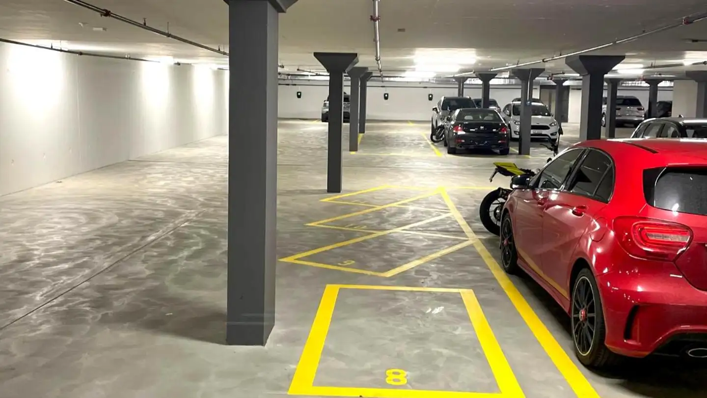 Parcheggio interno per moto in affitto - Wasenstrasse 10, 5312 Döttingen - Photo 4