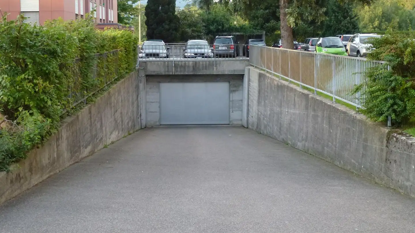 Place de parking souterraine à louer - Buhaldeweg 2, 5034 Suhr - Photo 3