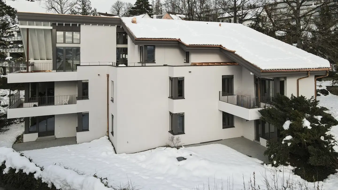 Place de parking extérieure à louer - Allmendstrasse 18, 8700 Küsnacht ZH