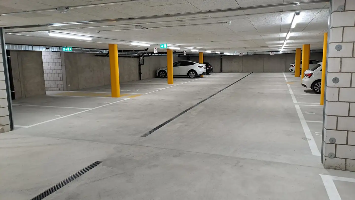 Underground parking space for rent - Meret Oppenheim-Strasse 16, 4053 Basel