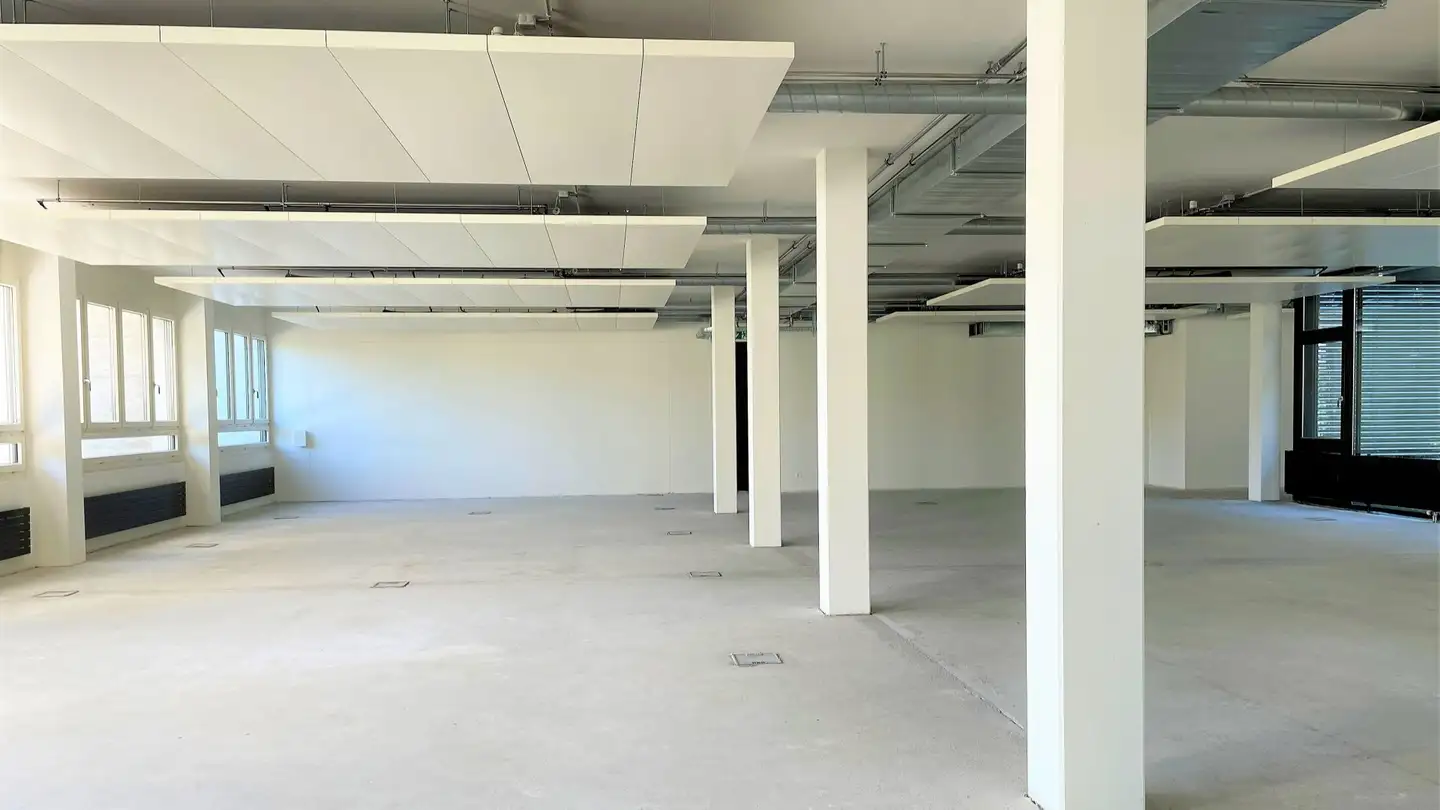 Bürofläche mieten - Grabenstrasse 1, 8606 Nänikon - Foto 2
