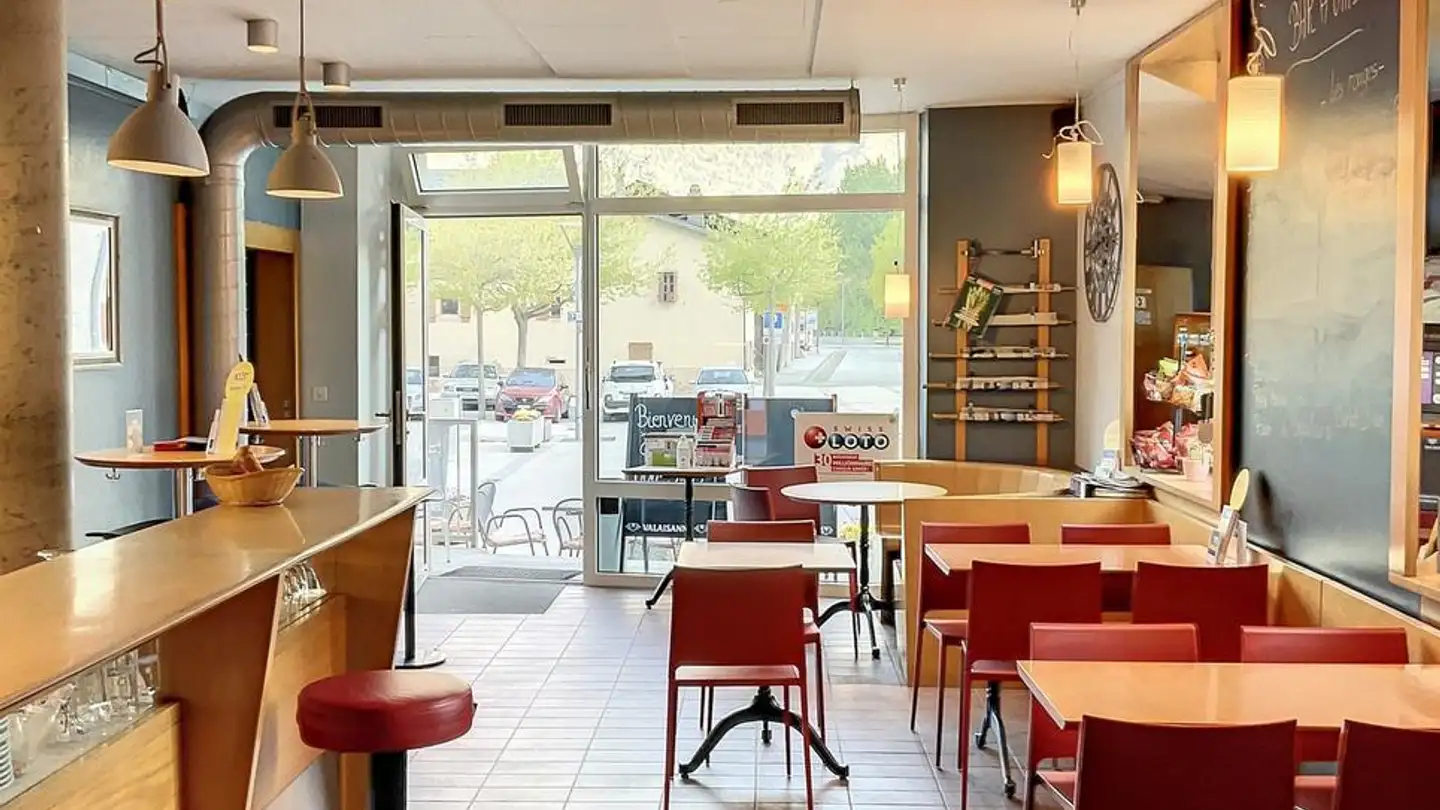 Residential building for sale - 1906 Charrat