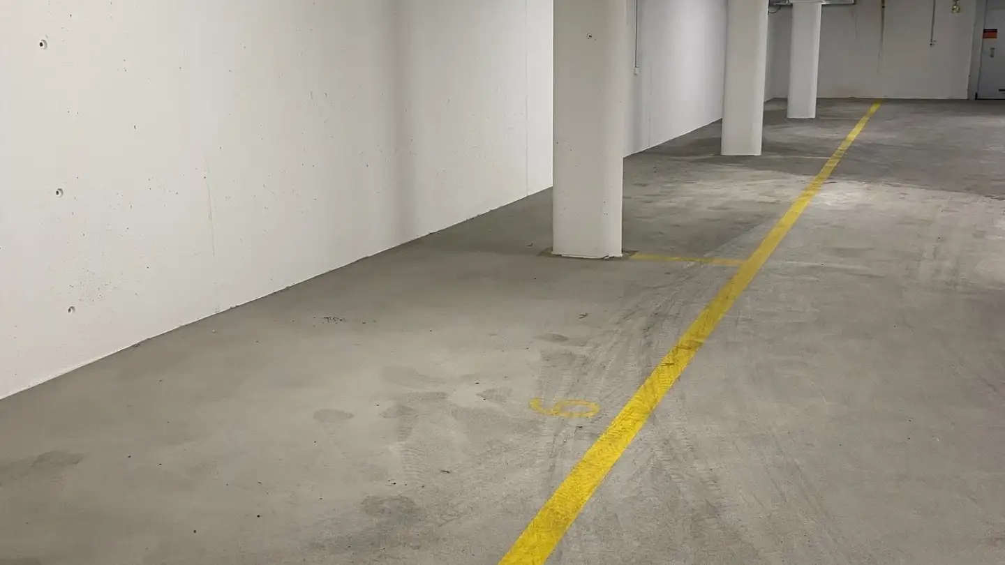 Place de parking souterraine à louer - Kirchstrasse 16, 8953 Dietikon
