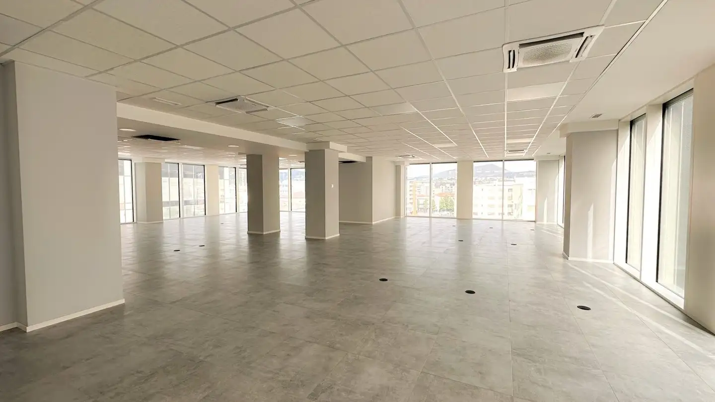 Bureau à louer - Via Maestri Comacini 4, 6830 Chiasso