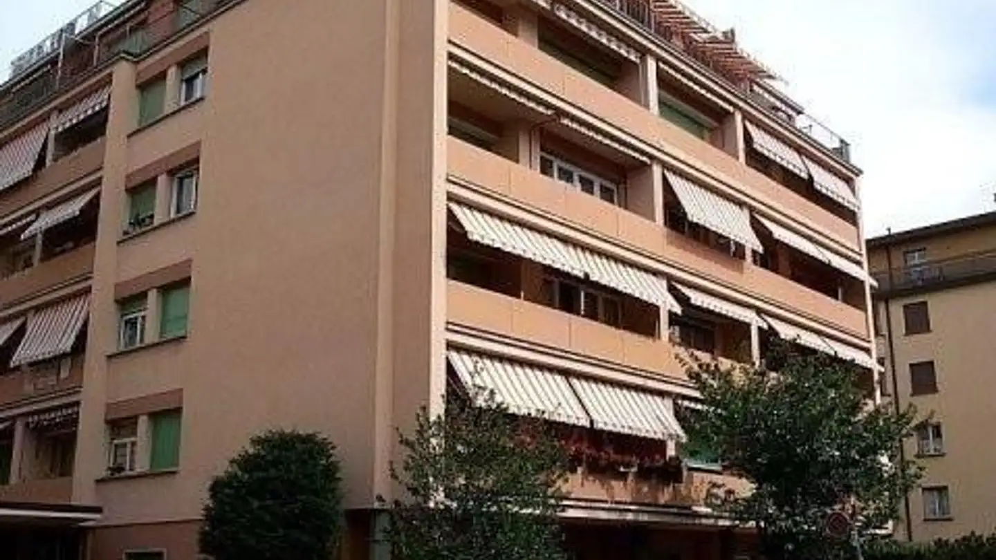 Parcheggio esterno in affitto - Chemin Des Aubépines 8, 1004 Lausanne