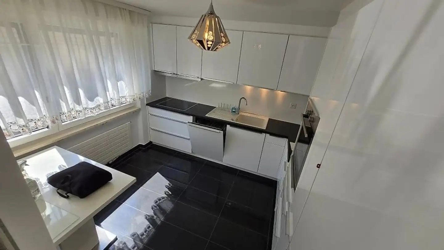 Single house for rent - 4153 Reinach BL - Photo 2